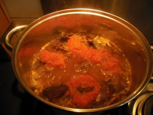 Sauce Kplala - cuire les tomates piment et huile rouge